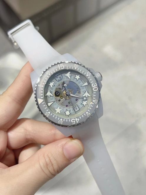 数量限定の爆買 グッチ 革 時計偽物 ダイヴ 防水 ウォッチ  プリント 夜光 多色可選