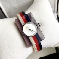 グッチの腕時計 値段コピー WEB 透明ケース 人気品 ウォッチ 防水 ブレスレット ホワイト