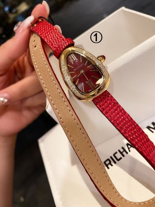 ブルガリ 腕時計 評価偽物 ファッション 薄い セルペンティ ウォッチ 蛇かたち 魅力 革バンド 多色可選
