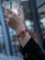 ブルガリ 時計 レディース ブレスレットコピー 革バンド 魅力 セルペンティ ウォッチ 蛇かたち レッド