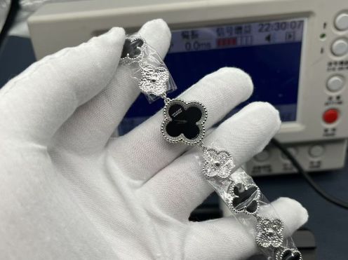 ヴァンクリーフ・アンド・アーペルコピー 腕時計 ウォッチ 四つ葉 ダイヤ飾り ブラック