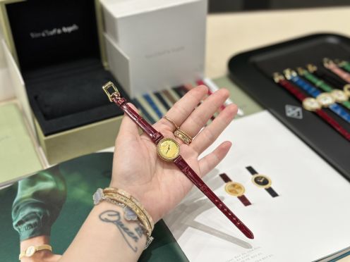 ヴァンクリーフ&アーペル 三越スーパーコピー 腕時計 ウォッチ ペルレ 上質商品 イエロー