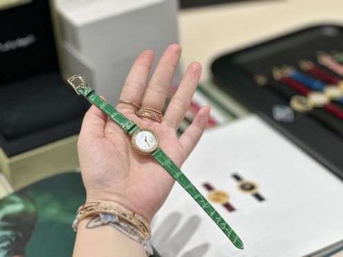 人気流行品 ヴァンクリーフ&アーペル 本社偽物 腕時計 ウォッチ ペルレ ファッション感 グリーン