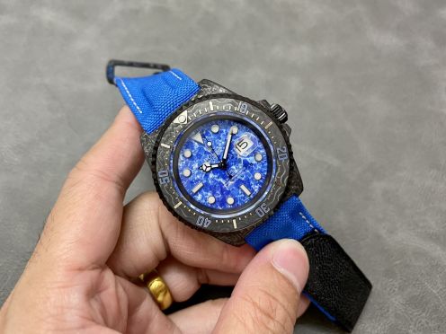 ロレックス腕時計オーバーホールコピー シンプル 防水 ウォッチ 高品質 シードゥエラー 炭素繊維ケース ブルー