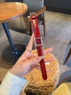 魅力的なスタイルカルティエ タンク 解説スーパーコピー ウォッチ 腕時計 本革 レザー 優雅レディ レッド