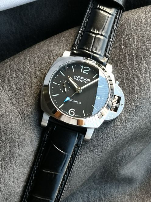 パネライ 時計 裏スケルトンスーパーコピー 腕時計 ルミノール ウォッチ 夜光 防水 PAM01365 ブラック