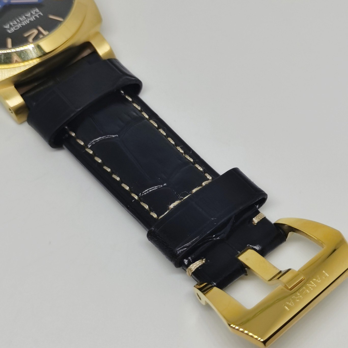 パネライ クォーツN級品 うで時計 レザーバンド ルミノール PAM01115 メンズ ゴールドケース ブラック_8