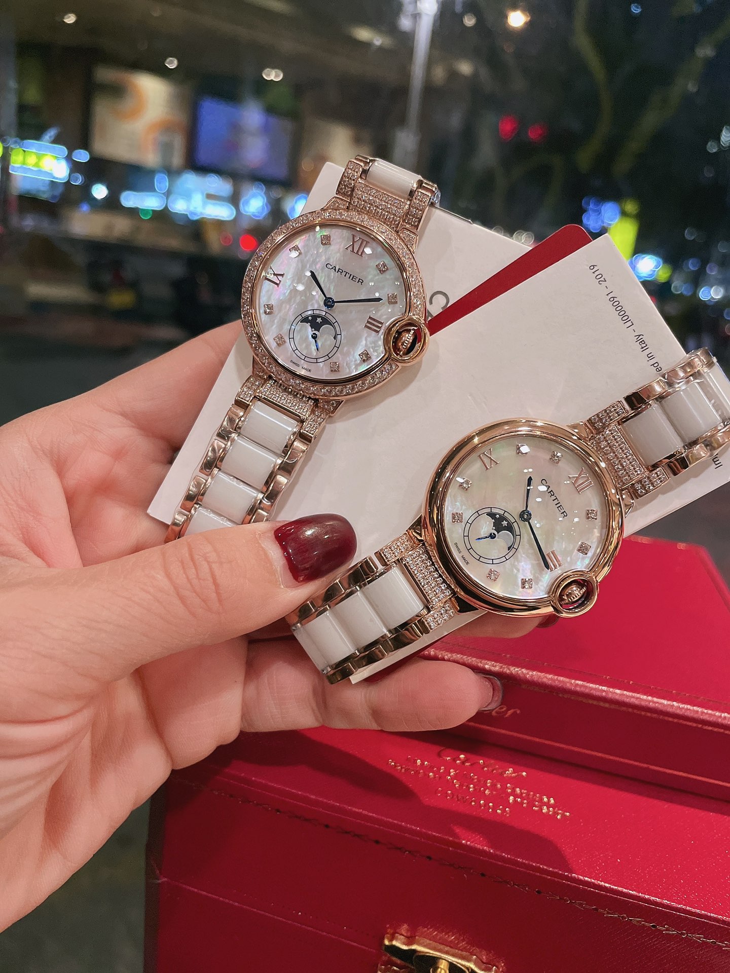 バロンブルー36mm カルティエ偽物 腕時計 レディウォッチ 優雅 ダイヤ飾り 眩しい ゴールドケース_9