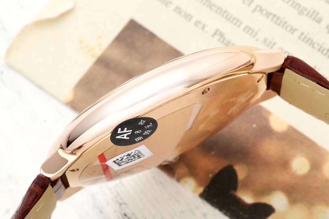 目を引く存在感 バロンブルー42mm カルティエ偽物 ウォッチ 腕時計 ファッション 防水 本革 ブラウン_8