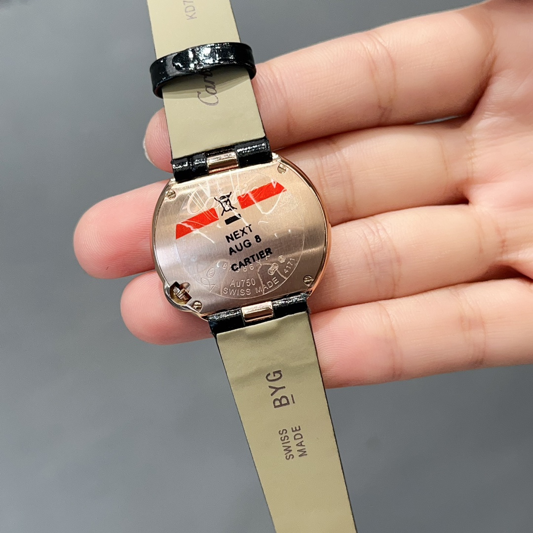 お買い得品バロンブルー ドゥ カルティエスーパーコピー ウォッチ 腕時計 レザー 防水 ダイヤ飾り ブラック_4