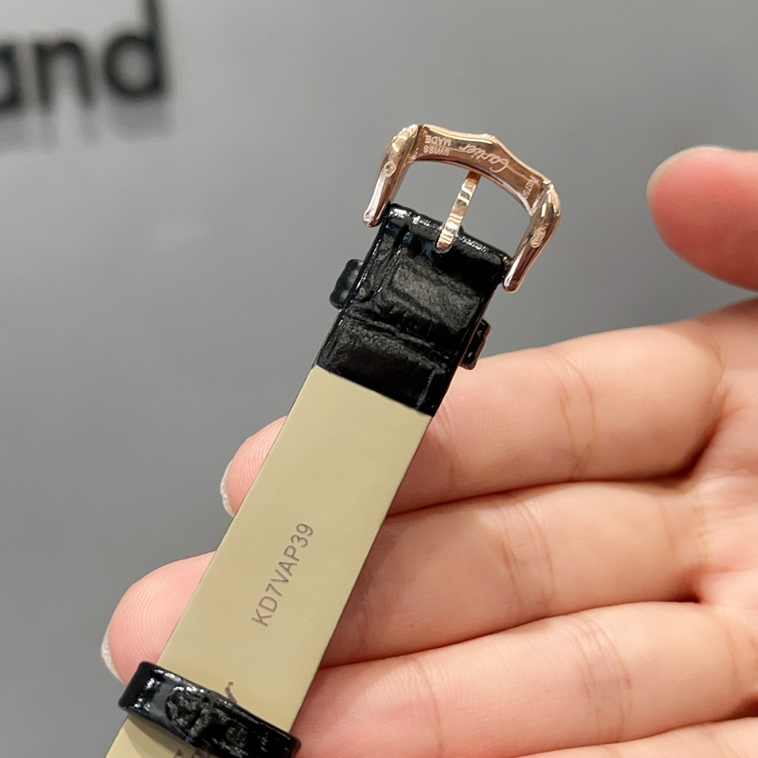 お買い得品バロンブルー ドゥ カルティエスーパーコピー ウォッチ 腕時計 レザー 防水 ダイヤ飾り ブラック_5