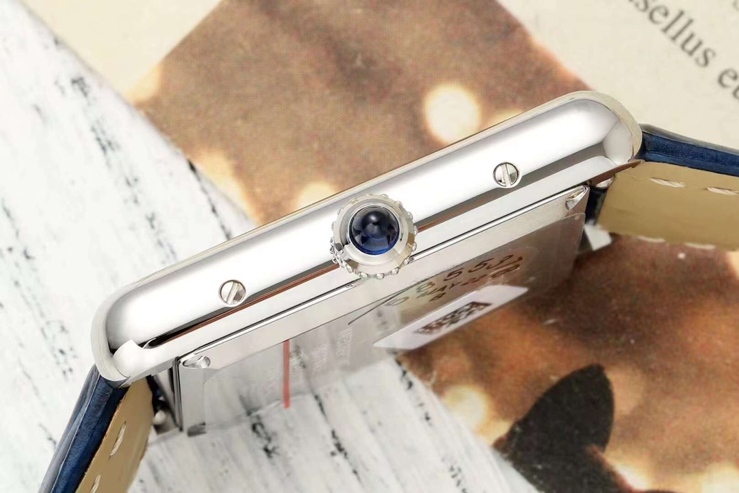 びっくりした価格カルティエタンク ゴールドコピー 腕時計 日常ウォッチ 優雅レディ 革バンド  防水 ブルー_7