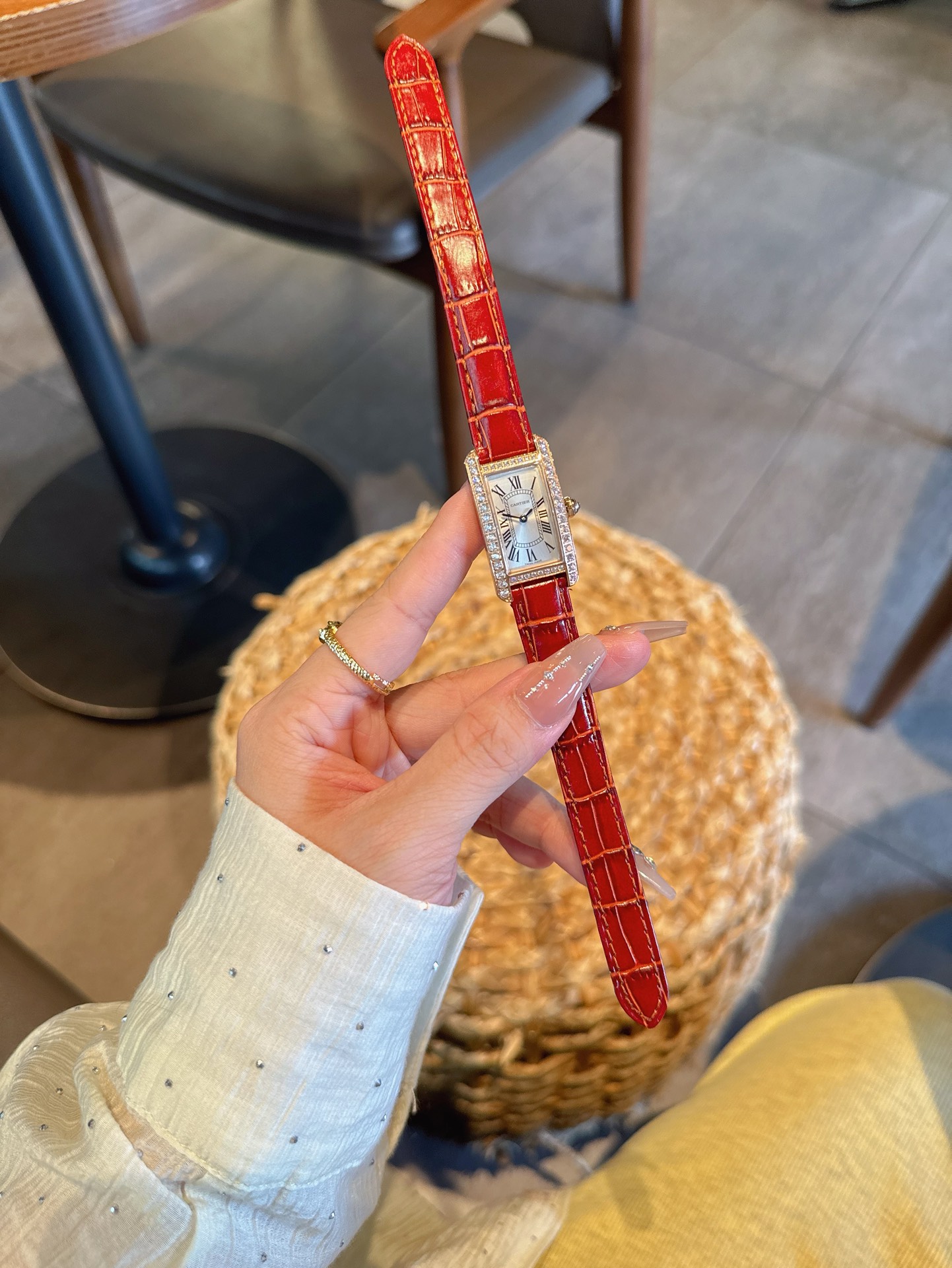 創造的な カルティエタンク 買取価格偽物 ウォッチ 腕時計  防水 本革 シンプル レッド_4