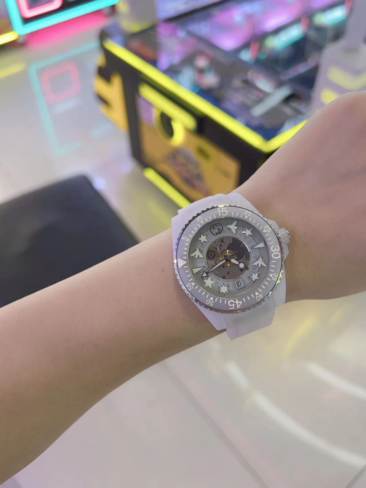 数量限定の爆買 グッチ 革 時計偽物 ダイヴ 防水 ウォッチ  プリント 夜光 多色可選_7