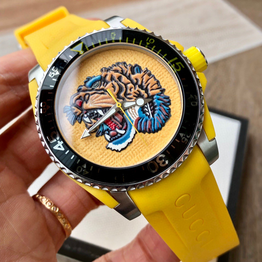 お洒落！グッチ腕時計メンズスーパーコピー ウォッチ 防水 ダイヴ 動物文字盤 ファッション ゴムバンド イエロー_6
