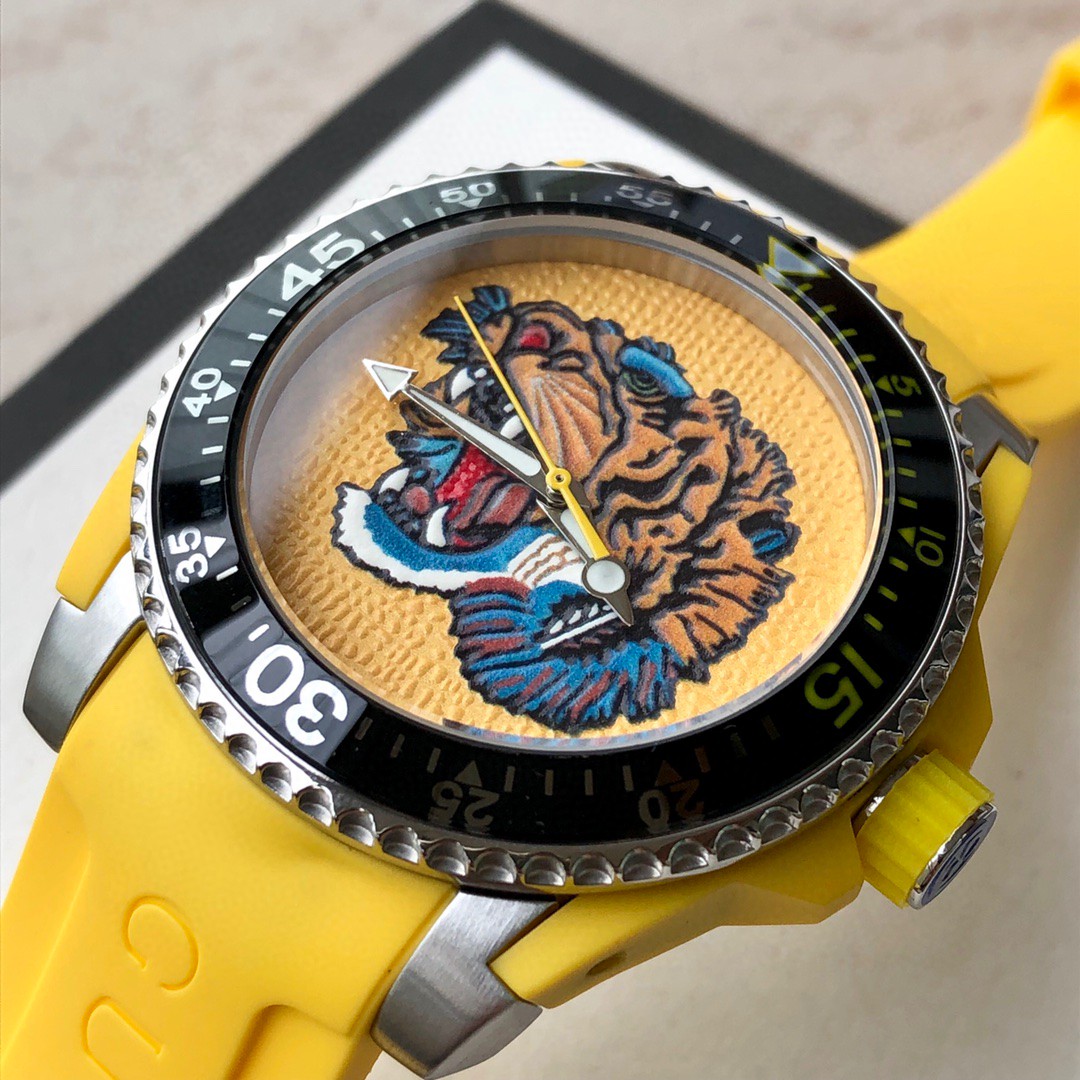 お洒落！グッチ腕時計メンズスーパーコピー ウォッチ 防水 ダイヴ 動物文字盤 ファッション ゴムバンド イエロー_7