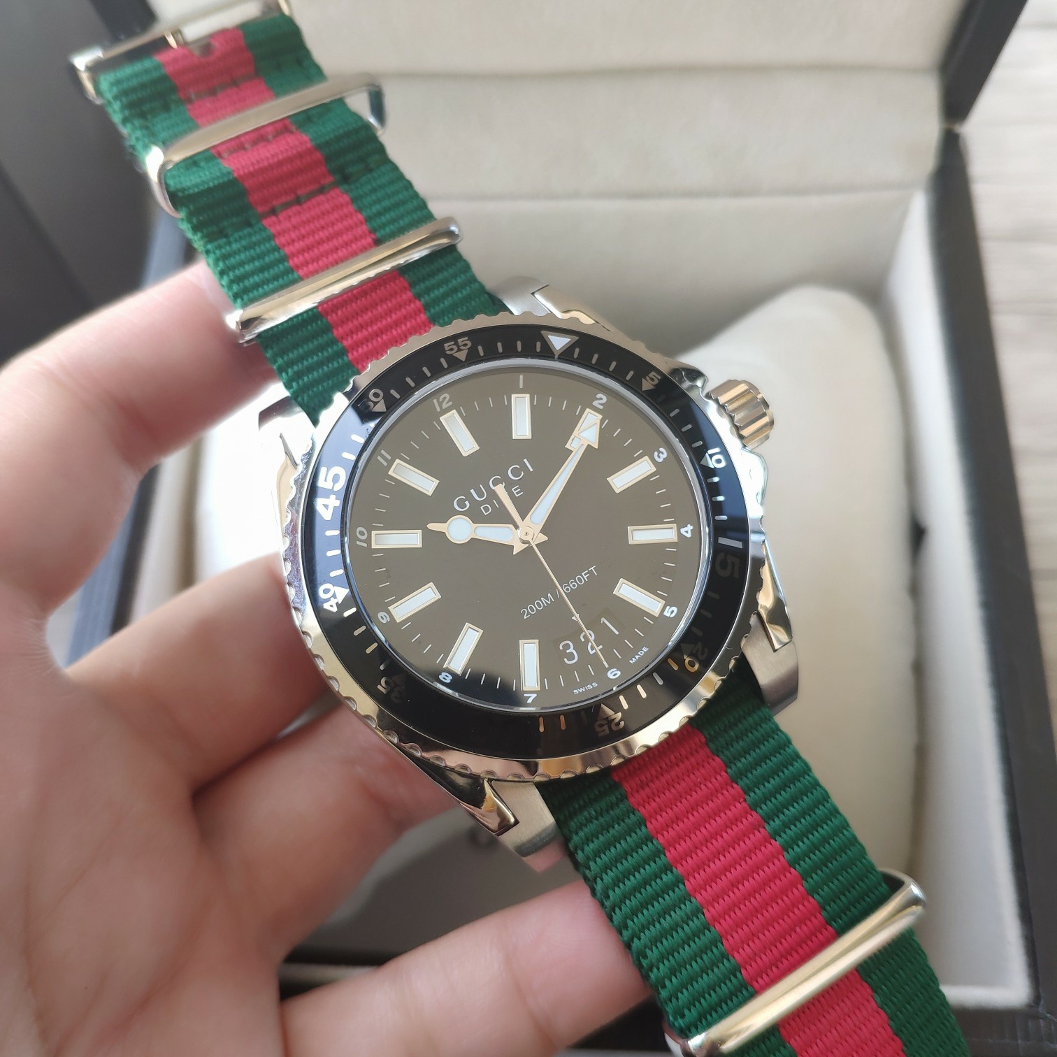 超激得の新品 グッチ腕時計 修理スーパーコピー ウォッチ 防水 ダイヴ 潜水 泳ぎ ハンサム ブラック_2