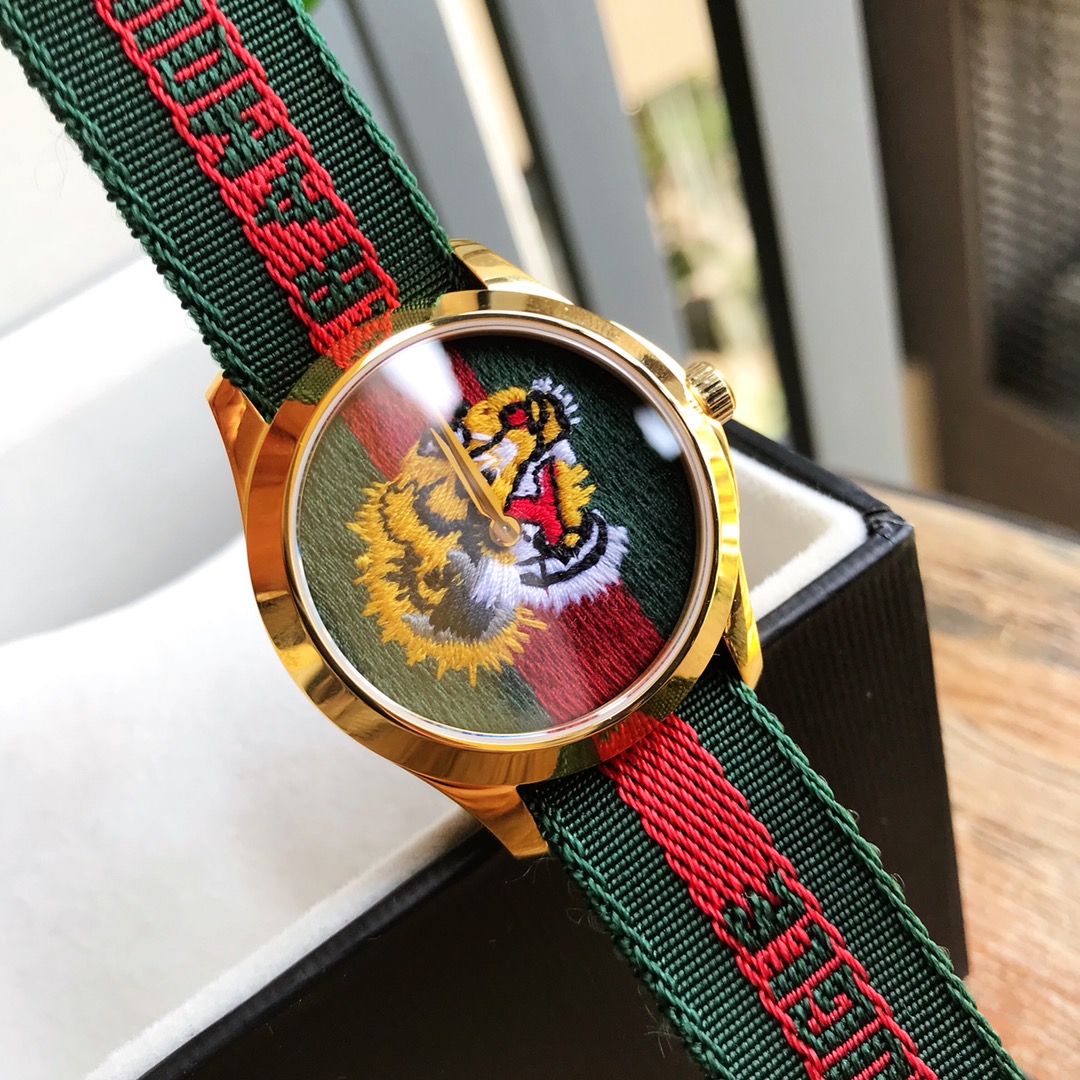 お洒落！独特 グッチ 腕時計 デジタルコピー ウォッチ 防水 ダイヴ 泳ぎ ドラエモン  紳士 刺繍 ゴールドケース_3