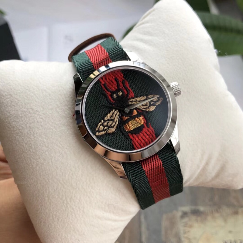 お得のグッチ 革 時計スーパーコピー ウォッチ 防水 ダイヴ 泳ぎ ドラエモン  紳士 刺繍 シルバーケース_3