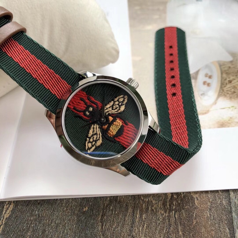 お得のグッチ 革 時計スーパーコピー ウォッチ 防水 ダイヴ 泳ぎ ドラエモン  紳士 刺繍 シルバーケース_4