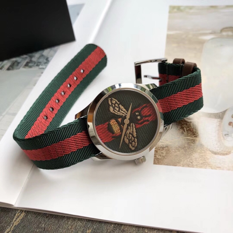 お得のグッチ 革 時計スーパーコピー ウォッチ 防水 ダイヴ 泳ぎ ドラエモン  紳士 刺繍 シルバーケース_5