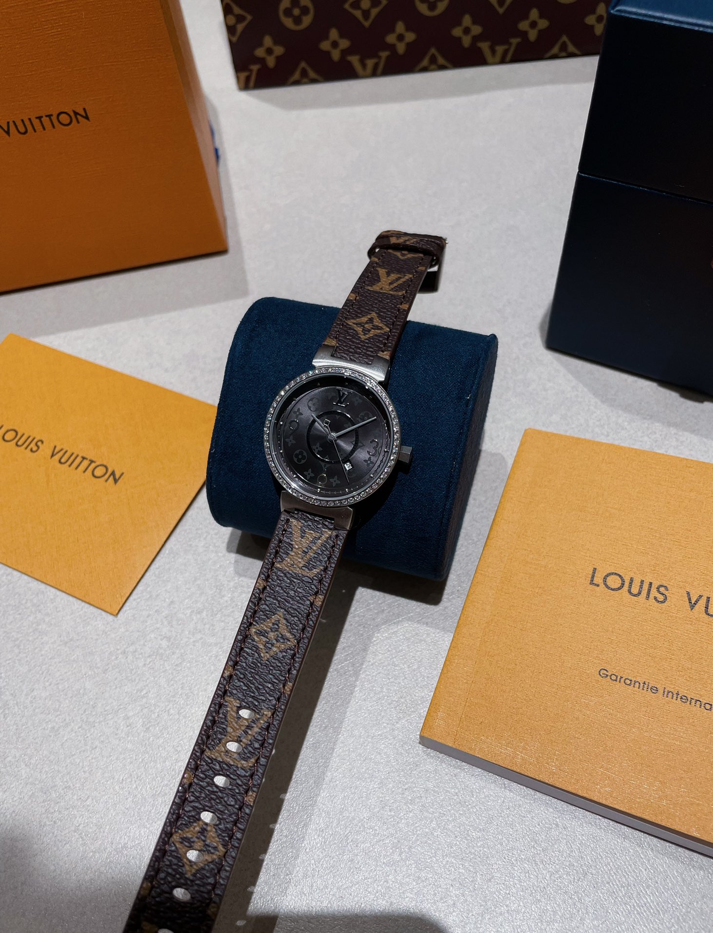ルイヴィトンタンブール クロノグラフヴォワイヤージュコピー ウォッチ 腕時計 TAMBOUR SLIM 本革 レザー プリント ブラック_2