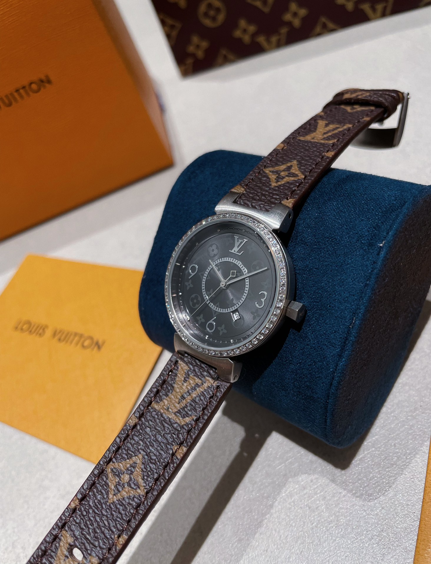 ルイヴィトンタンブール クロノグラフヴォワイヤージュコピー ウォッチ 腕時計 TAMBOUR SLIM 本革 レザー プリント ブラック_3