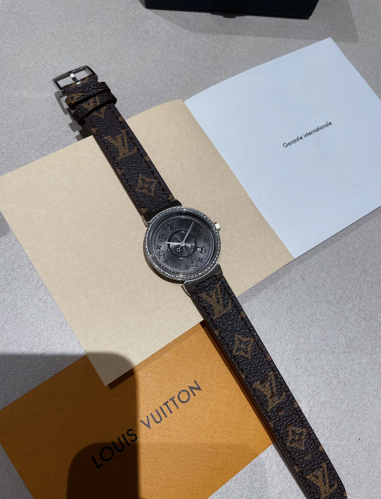 ルイヴィトンタンブール クロノグラフヴォワイヤージュコピー ウォッチ 腕時計 TAMBOUR SLIM 本革 レザー プリント ブラック_4