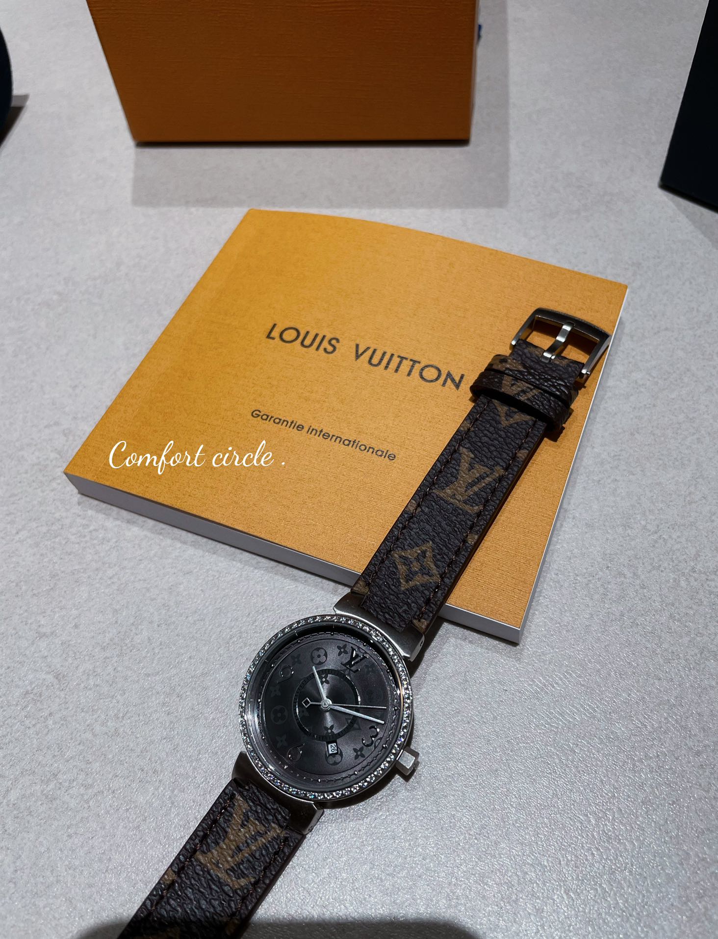 ルイヴィトンタンブール クロノグラフヴォワイヤージュコピー ウォッチ 腕時計 TAMBOUR SLIM 本革 レザー プリント ブラック_6