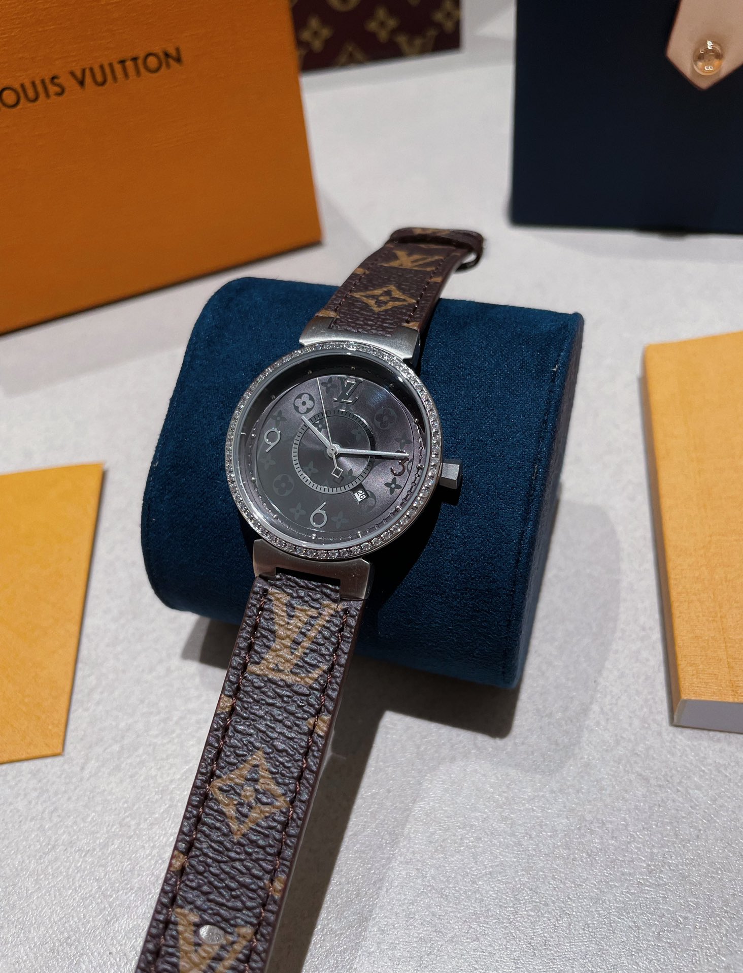 ルイヴィトンタンブール クロノグラフヴォワイヤージュコピー ウォッチ 腕時計 TAMBOUR SLIM 本革 レザー プリント ブラック_9