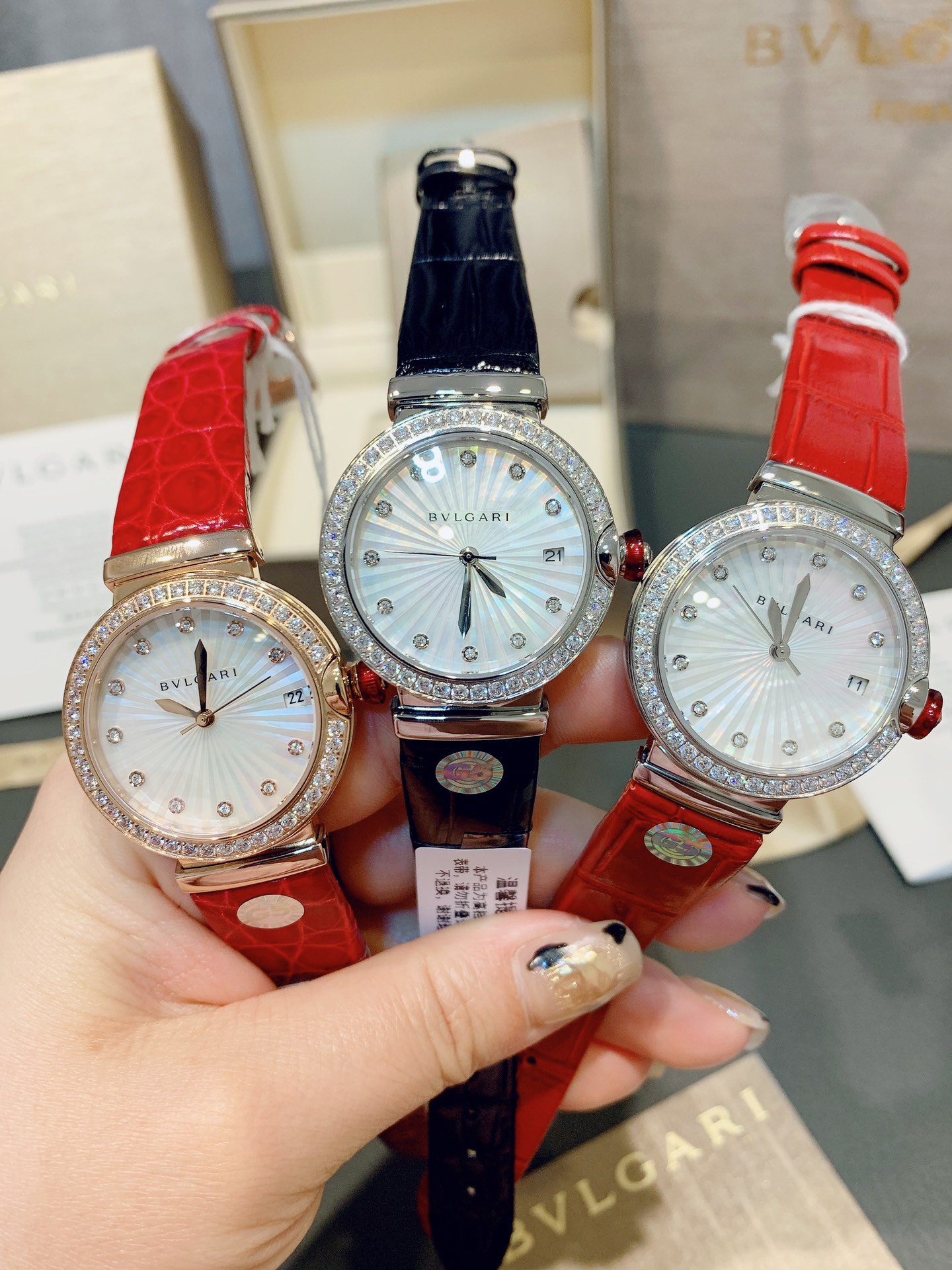 お洒落！ブルガリ時計 ムーブメント偽物 防水 ウォッチ 本革 レザー ダイヤモンド飾り 多色可選_8