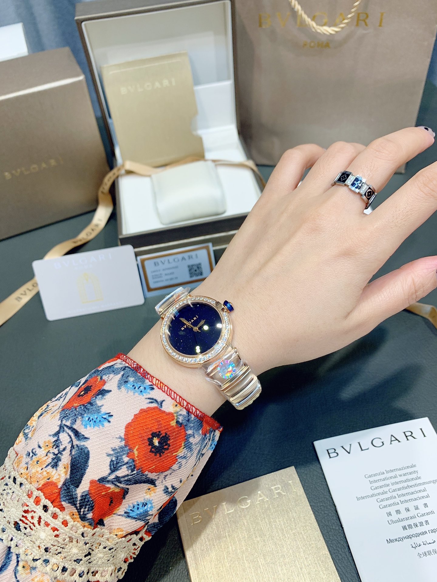 腕時計 ブルガリブルガリ偽物 ルチェア 防水 優雅 ウォッチ スチールバンド ダイヤ飾り ゴールドケース_8