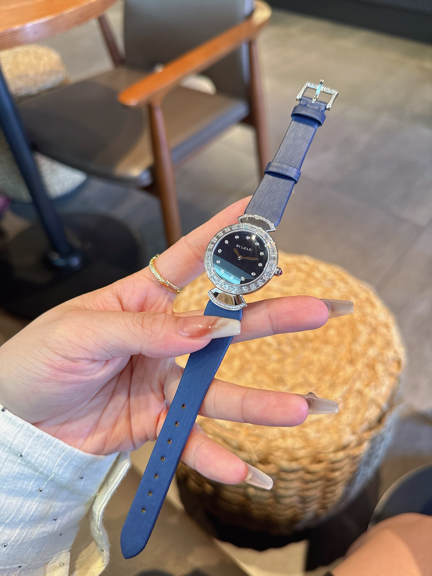 ブルガリ 腕時計 ビーゼロワン偽物 ウォッチ ディーヴァズ ドリーム 防水 優雅 青いバンド ブラック_6