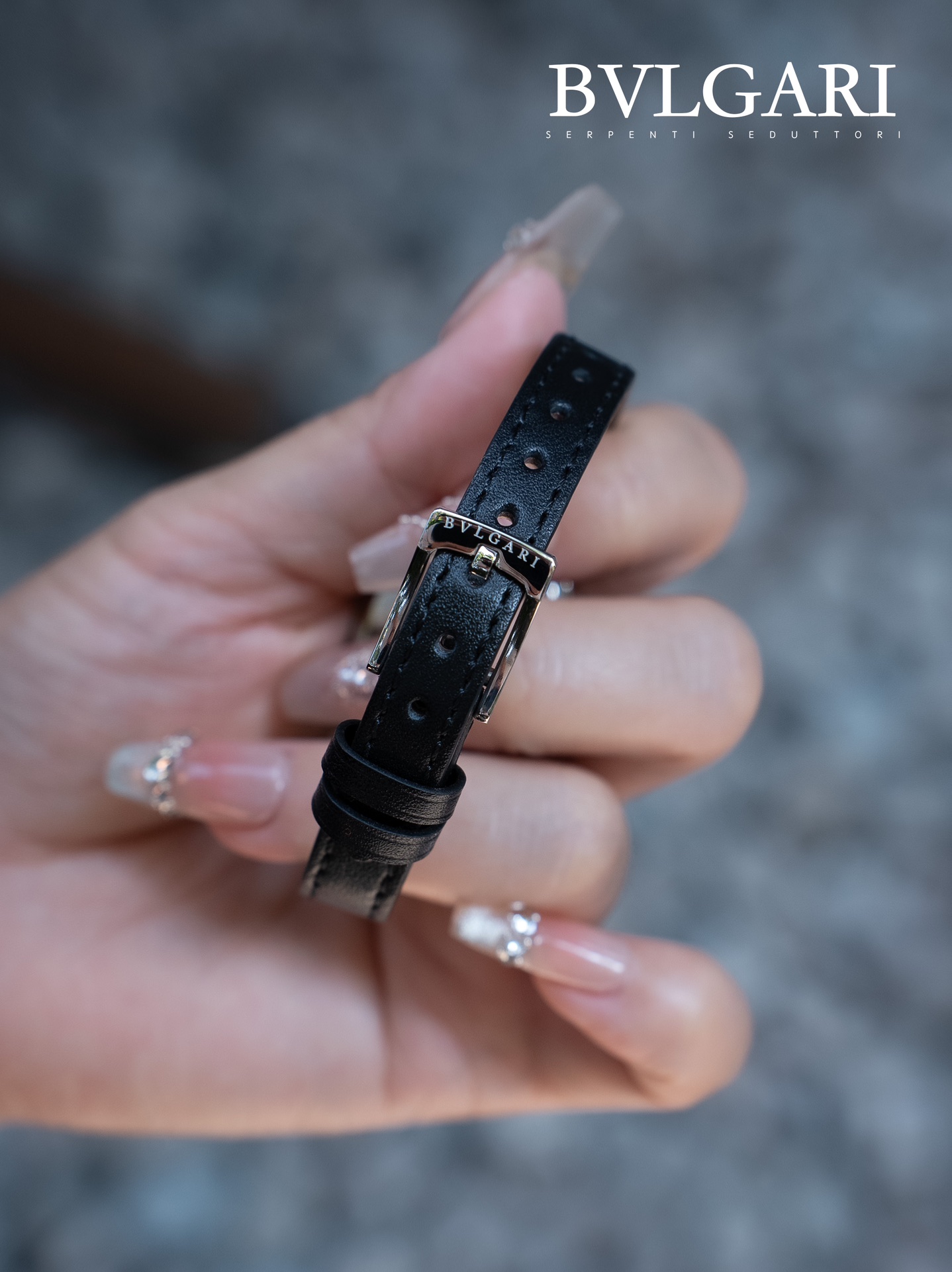 今季のおすすめ ブルガリ 薄型コピー 革バンド 魅力 セルペンティ ウォッチ 蛇かたち ブラック_9