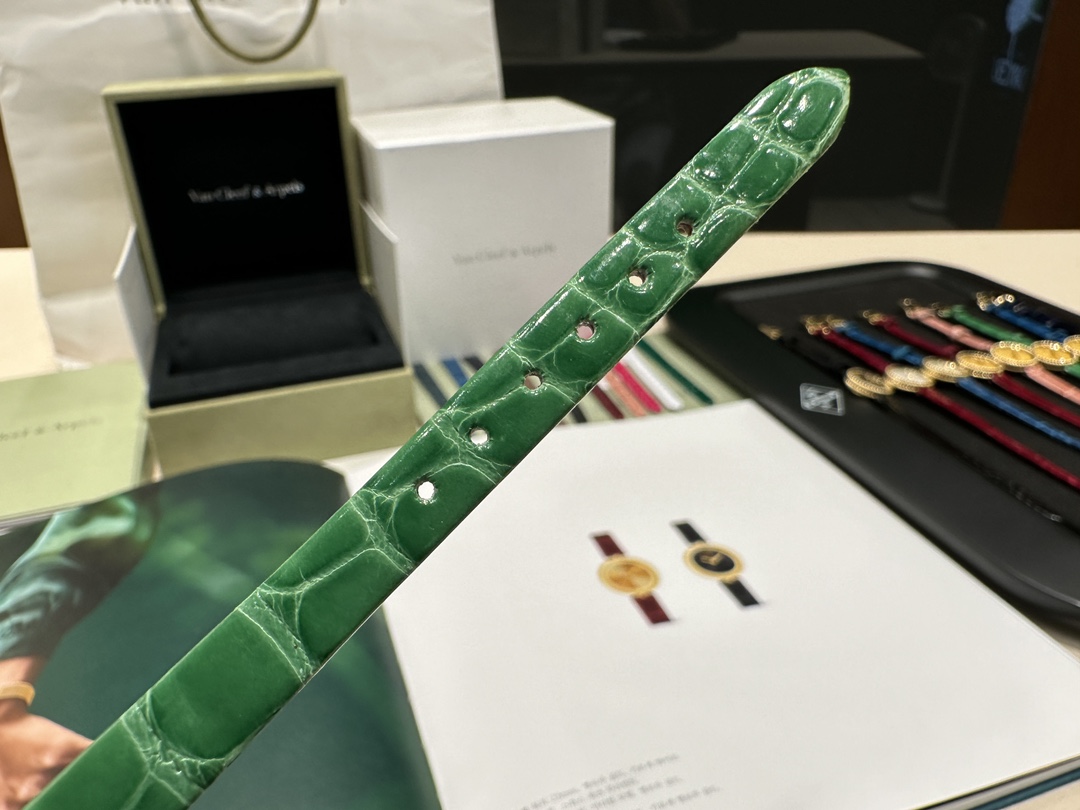 人気流行品 ヴァンクリーフ&アーペル 本社偽物 腕時計 ウォッチ ペルレ ファッション感 グリーン_9