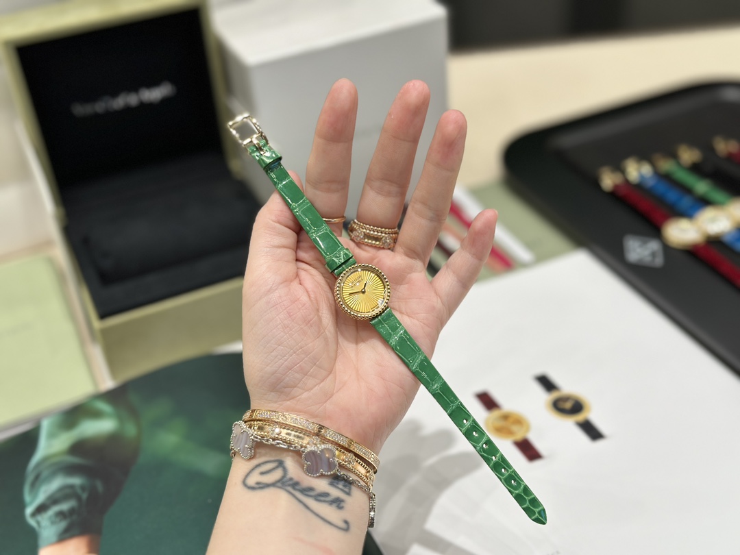 数量限定の爆買 ヴァンクリーフ&アーペル ロゴコピー 腕時計 ウォッチ ペルレ 優雅レディ グリーン_1