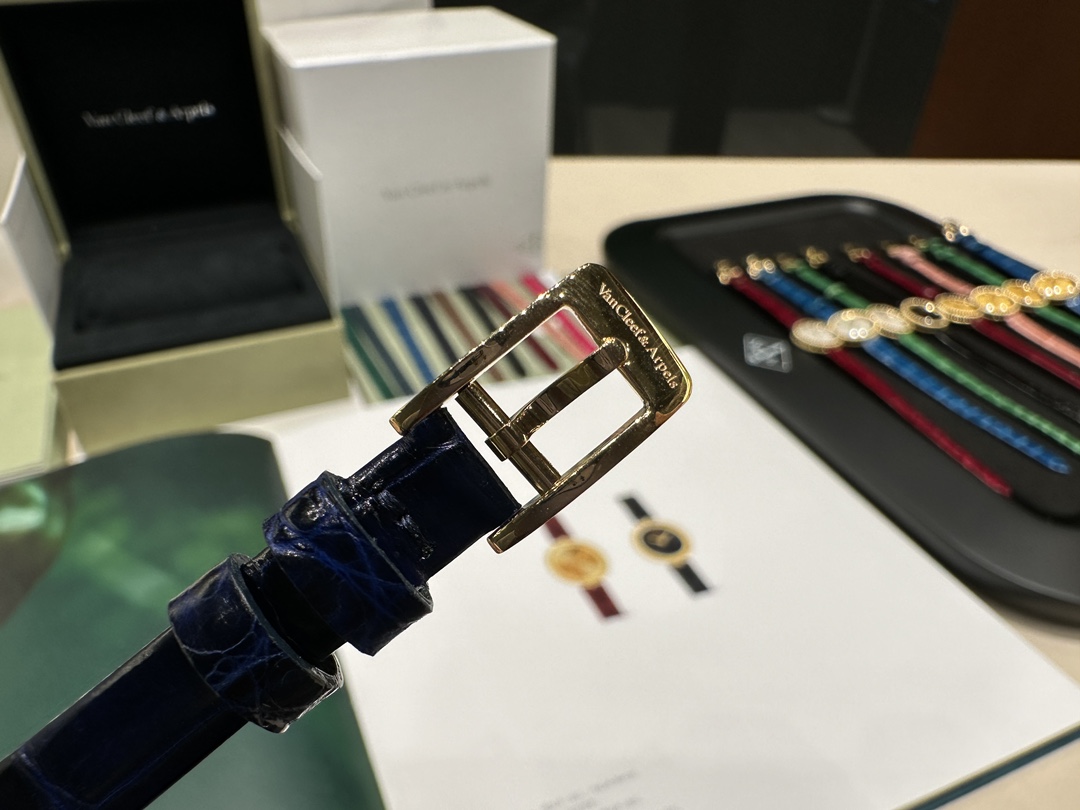 爆買いで大得価の ヴァンクリーフアーペル ハワイ偽物 腕時計 ウォッチ ペルレ 優雅レディ ブラック_7
