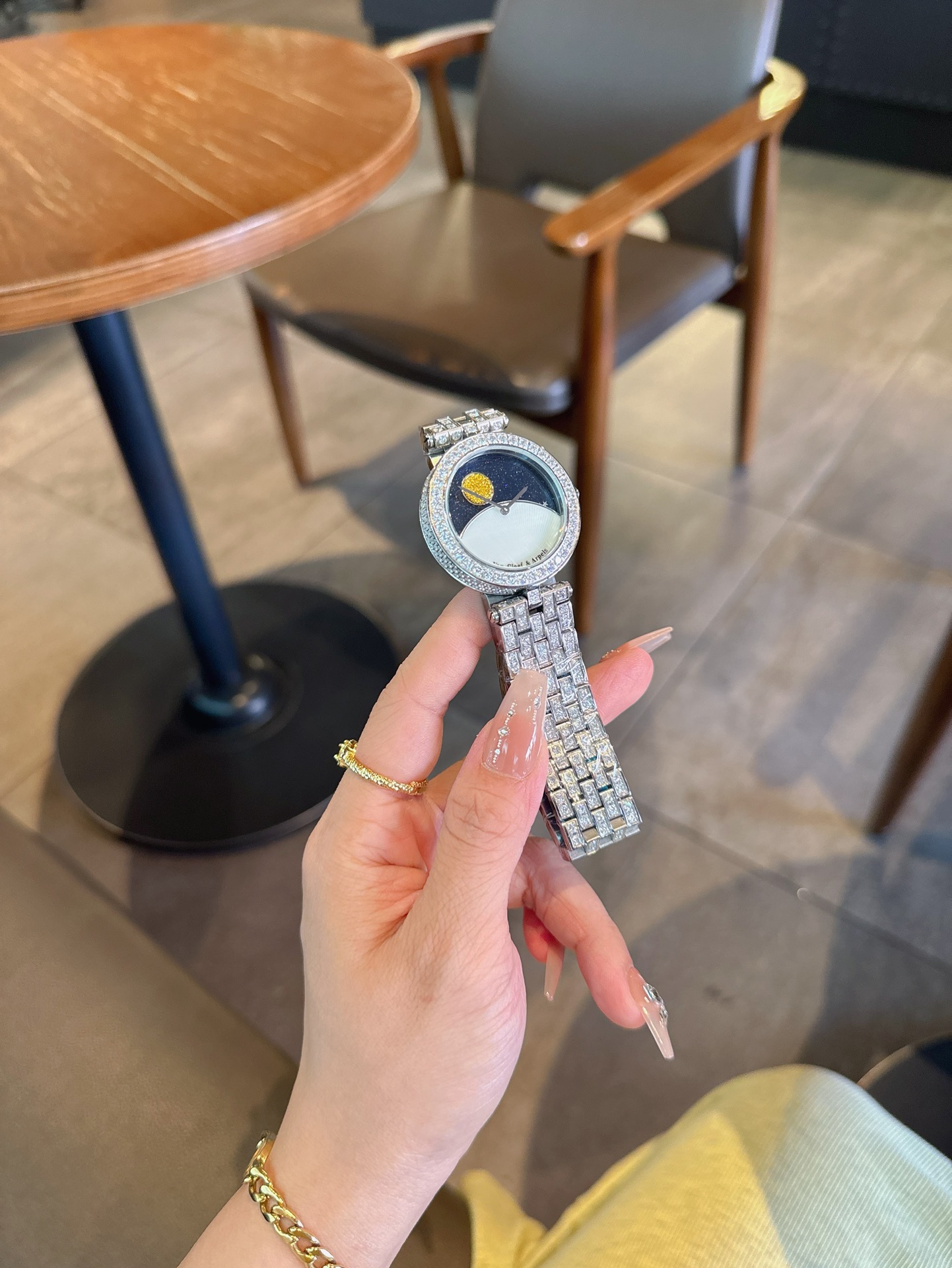 ヴァンクリーフアーペル 伊勢丹新宿偽物 スチールバンド 腕時計 ウォッチ ポエティック ダイヤ飾り シルバー_5