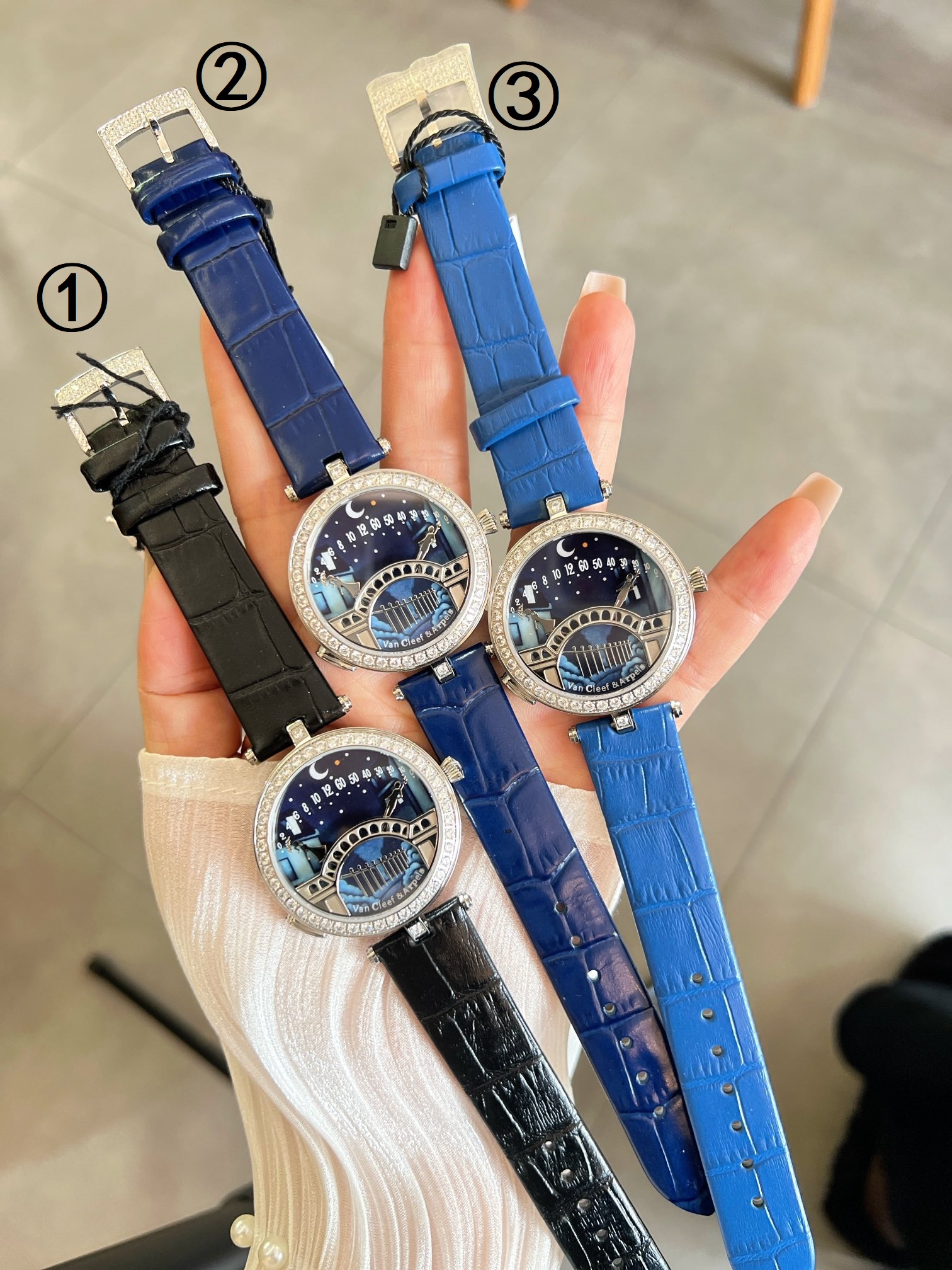 ヴァンクリーフ&アーペル 買えない偽物 レザー 腕時計 ウォッチ ポエティック ダイヤ飾り 多色可選_1