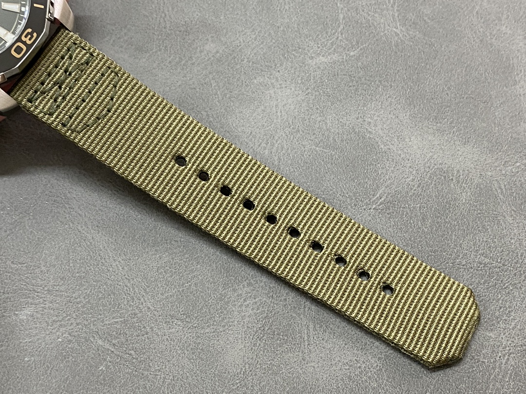 タグホイヤーアクアレーサー最新スーパーコピー ウォッチ 腕時計 ビジネス 通勤 グリーン_9