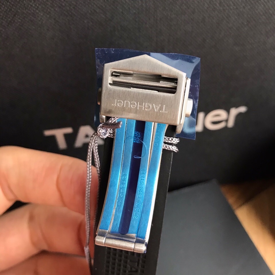 今季のおすすめ タグホイヤー アクアレーサー 種類偽物 ウォッチ 腕時計 ダイヤ飾り ビジネス ブラック_6