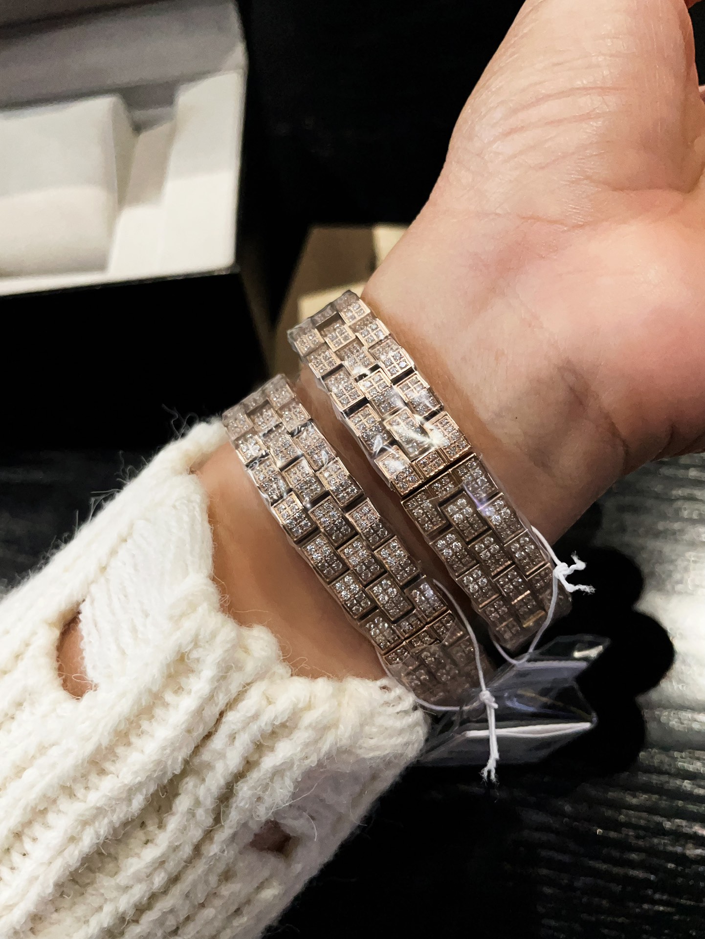 今季のおすすめ カルティエタンク 金偽物 ウォッチ 腕時計 スチールバンド 防水 ビジネス ダイヤ飾り ゴールドケース_2