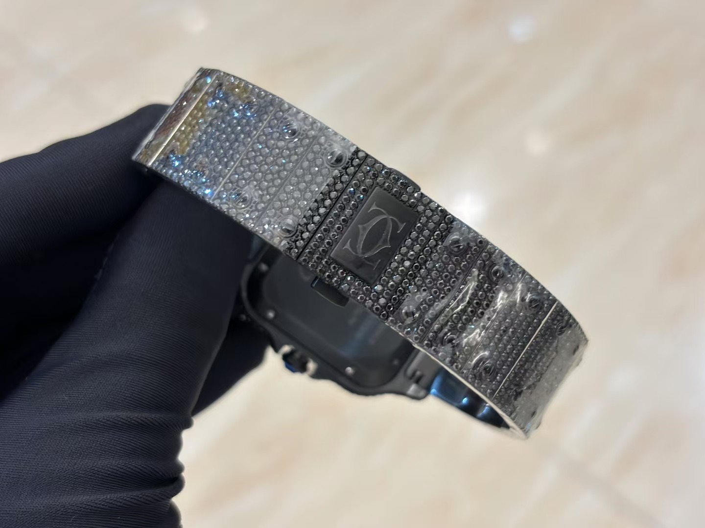 爆買いで大得価のサントス ドゥ カルティエ 革ベルトスーパーコピー ハンサム 腕時計 ウォッチ 防水 ブラック_9