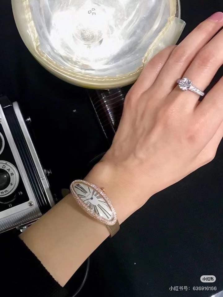 カルティエ ベニュワール 復刻偽物 腕時計 ウォッチ 優雅レディ ダイヤ飾り スチールバンド グリーン_12
