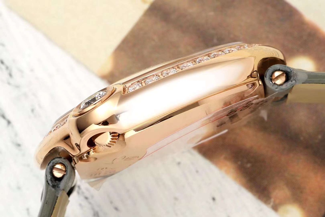 人気流行品 カルティエ バロンブルー レビュー偽物 紳士 ハンサム  腕時計 ウォッチ ダイヤ飾り グレー_7