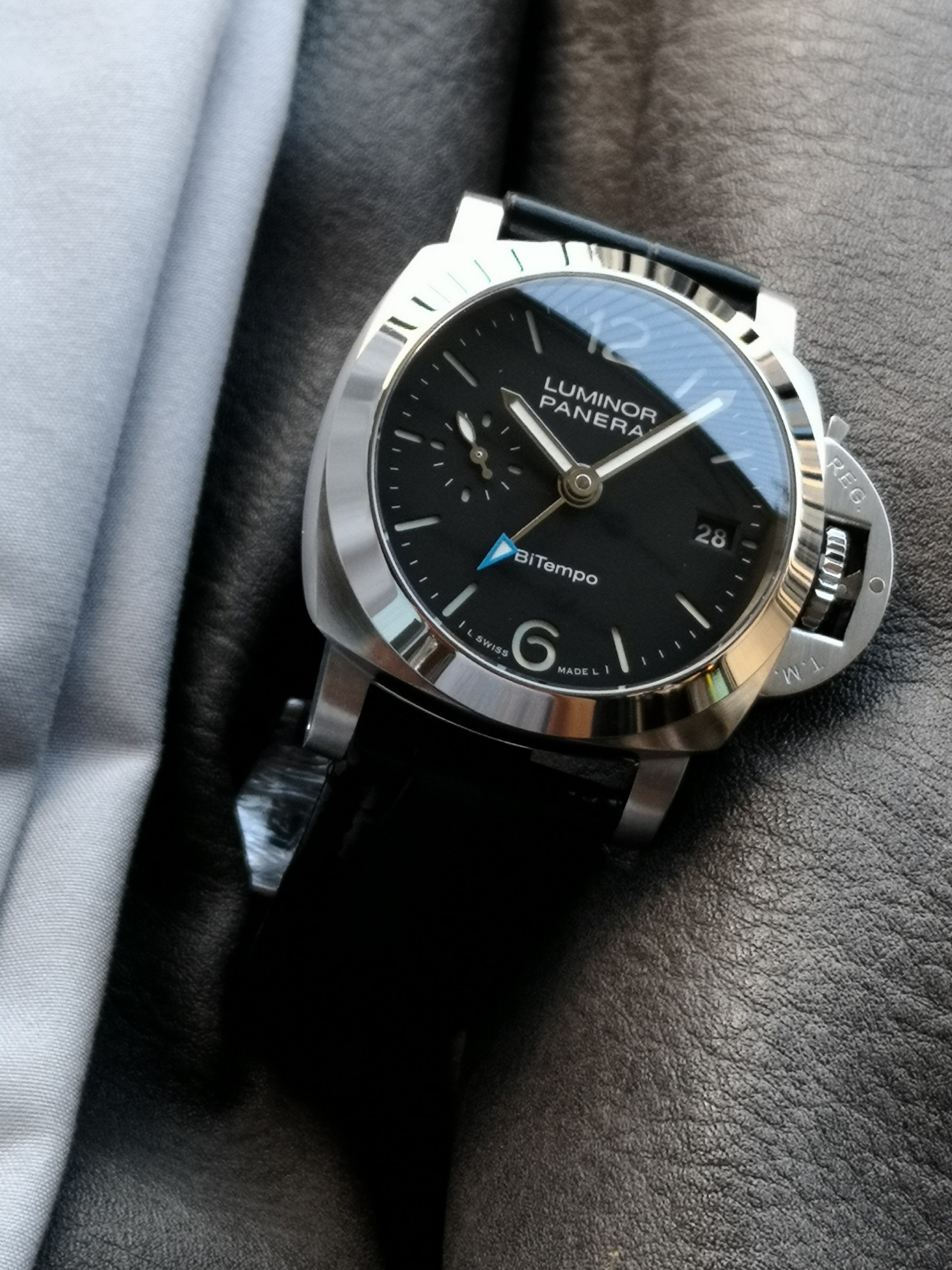 パネライ 時計 裏スケルトンスーパーコピー 腕時計 ルミノール ウォッチ 夜光 防水 PAM01365 ブラック_3