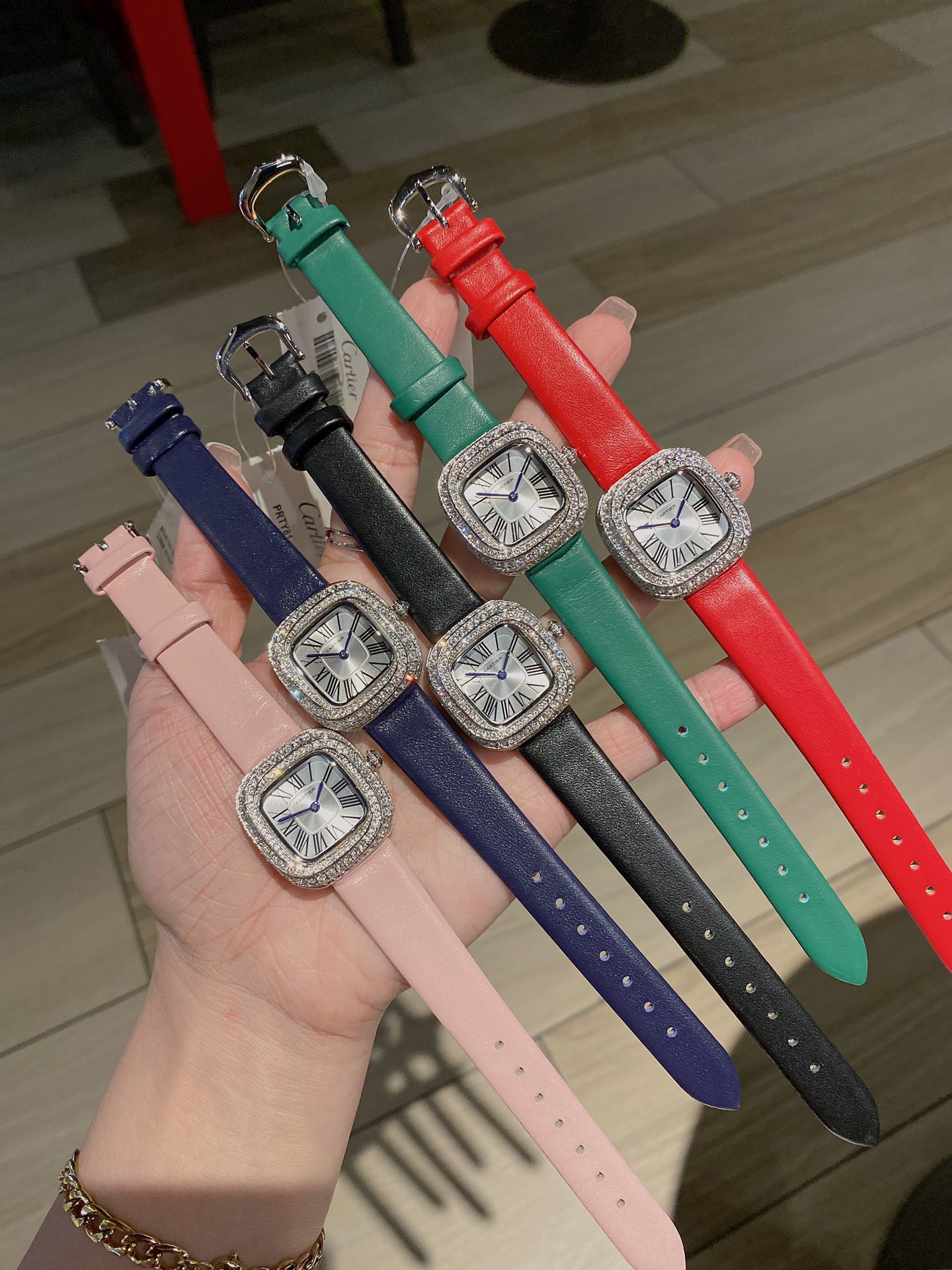カルティエ 腕時計パシャスーパーコピー ウォッチ 防水 優雅 ダイヤ飾り COUSSIN レザー 多色可選_1